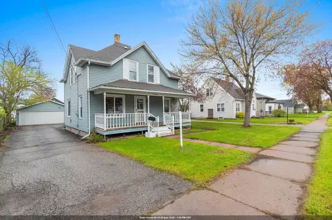17 E 2nd St, Clintonville, WI 54929