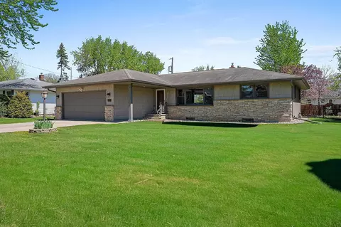 1094 Melrose St, Neenah, WI 54956