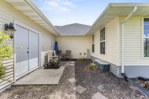 Exterior - 3219 E Fallcreek Ln, Appleton, WI 54913 photo 13 of 18