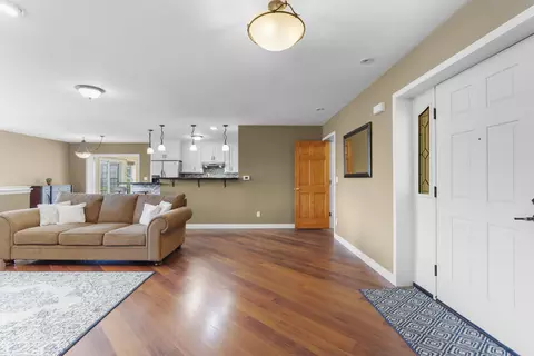 Entry Way - 3219 E Fallcreek Ln, Appleton, WI 54913 photo 4 of 9