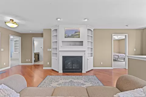 Living - 3219 E Fallcreek Ln, Appleton, WI 54913 photo 3 of 5