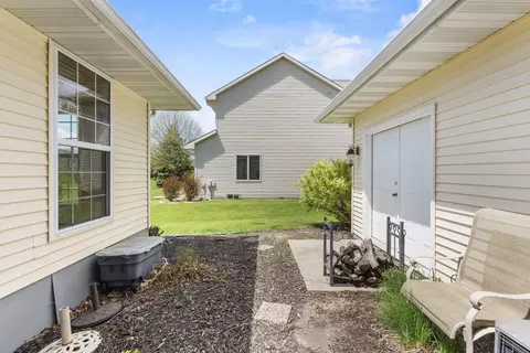 Exterior - 3219 E Fallcreek Ln, Appleton, WI 54913 photo 14 of 18