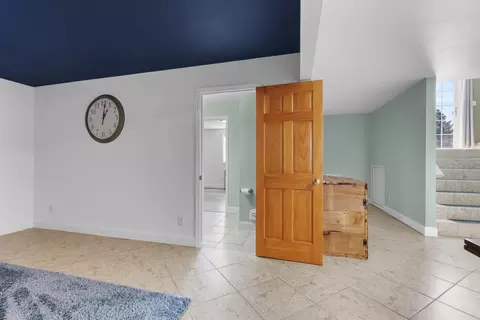 Entry Way - 3219 E Fallcreek Ln, Appleton, WI 54913 photo 6 of 9