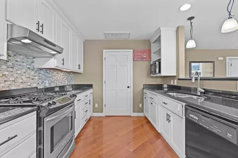 Kitchen - 3219 E Fallcreek Ln, Appleton, WI 54913 photo 3 of 9