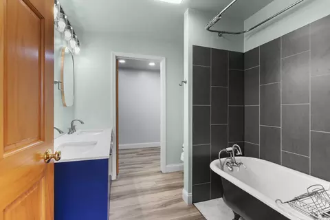 Bath - 3219 E Fallcreek Ln, Appleton, WI 54913 photo 6 of 7