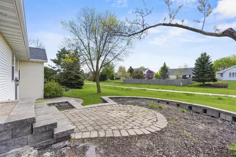 Exterior - 3219 E Fallcreek Ln, Appleton, WI 54913 photo 5 of 18