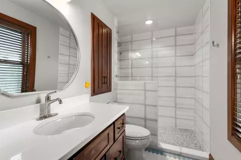 Bath - 2730 E Apple Hill Blvd, Appleton, WI 54913 photo 9 of 13