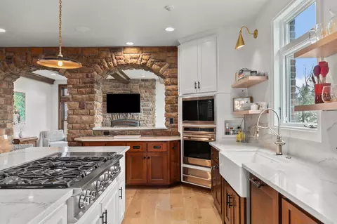 Kitchen - 2730 E Apple Hill Blvd, Appleton, WI 54913 photo 8 of 10