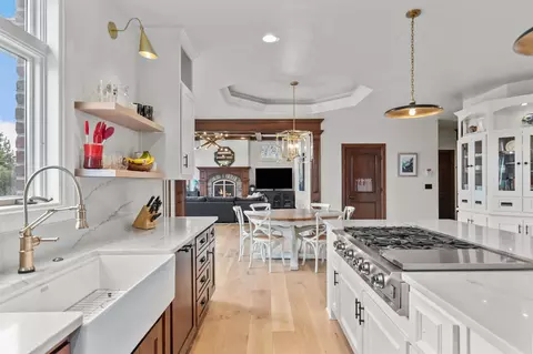 Kitchen - 2730 E Apple Hill Blvd, Appleton, WI 54913 photo 5 of 10