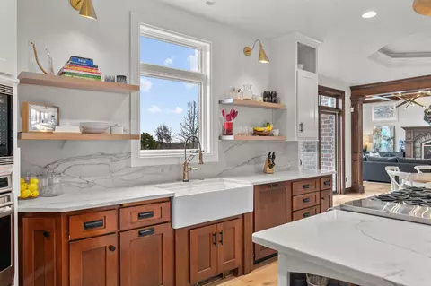 Kitchen - 2730 E Apple Hill Blvd, Appleton, WI 54913 photo 4 of 10