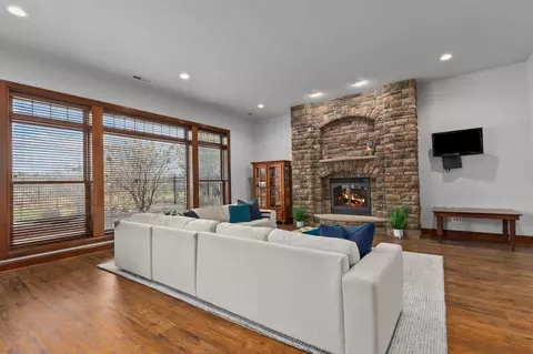 Living - 2730 E Apple Hill Blvd, Appleton, WI 54913 photo 6 of 7