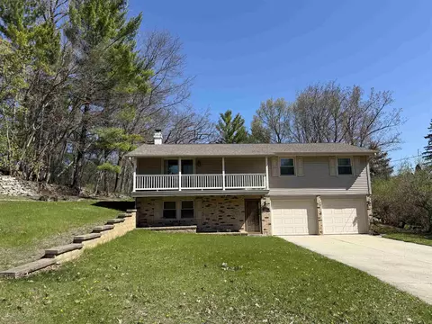 2987 Albert Dr, Green Bay, WI 54311