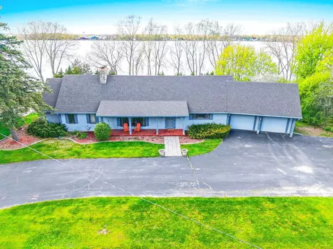 2512 Riverside Dr, Green Bay, WI 54301