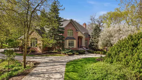 384 Ledgewood Dr, Fond Du Lac, WI 54937