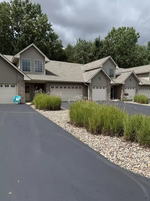4711 W Everbreeze Cir #B, Appleton, WI 54913