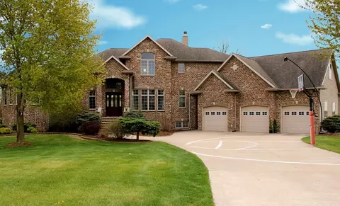 3463 Grand Meadows Xing, Neenah, WI 54956