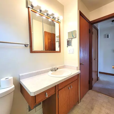 Bath - 1340 W Spring St, Appleton, WI 54914 photo 2 of 4
