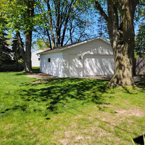 Exterior - 1340 W Spring St, Appleton, WI 54914 photo 2 of 3