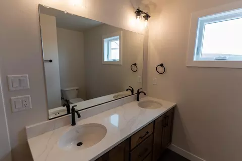 Bath - N9222 Anton Street, Appleton, WI 54915 photo 3 of 5