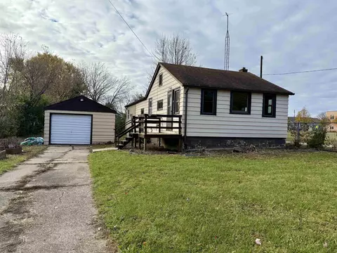 17 W Linwood Ave, Oshkosh, WI 54901