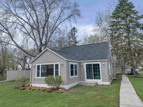 2953 Shadow Ln, Oshkosh, WI 54901