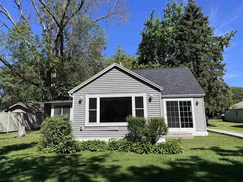 2953 Shadow Ln, Oshkosh, WI 54901
