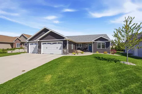 2660 W Fallen Oak Dr, Appleton, WI 54913