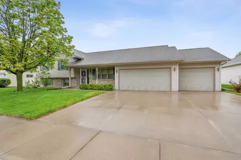 Exterior - 2108 S Matthias St, Appleton, WI 54915 photo 3 of 12