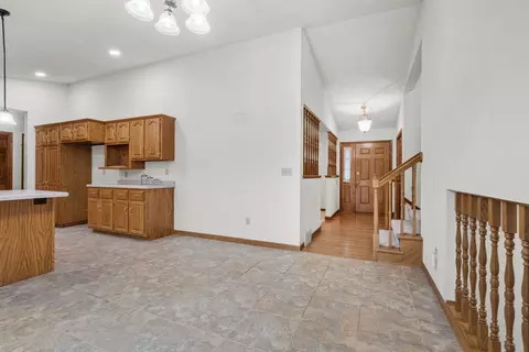 Entry Way - 2108 S Matthias St, Appleton, WI 54915 photo 2 of 3