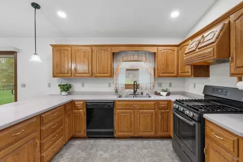 Kitchen - 2108 S Matthias St, Appleton, WI 54915 photo 3 of 5