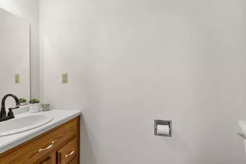 Bath - 2108 S Matthias St, Appleton, WI 54915 photo 9 of 10