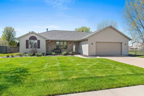 674 Swan Rd, De Pere, WI 54115
