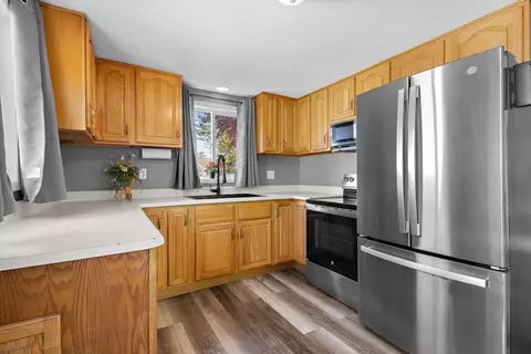 Kitchen - 2717 W Heather Ave, Appleton, WI 54914 photo 2 of 2