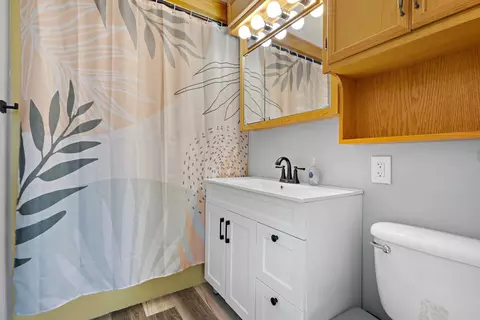 Bath - 2717 W Heather Ave, Appleton, WI 54914 photo 1 of 1