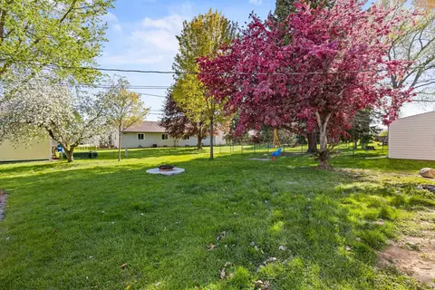 Exterior - 2717 W Heather Ave, Appleton, WI 54914 photo 6 of 7