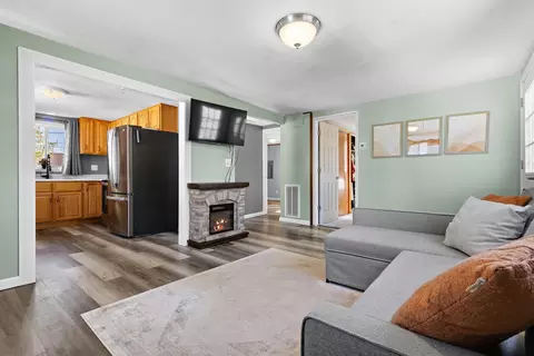 Living - 2717 W Heather Ave, Appleton, WI 54914 photo 3 of 4