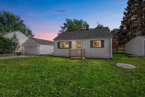 Exterior - 2717 W Heather Ave, Appleton, WI 54914 photo 1 of 7