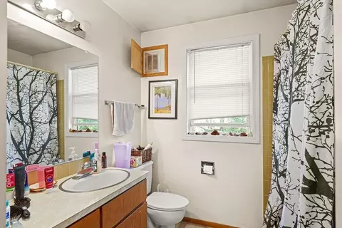Bath - 1906 W Pine St, Appleton, WI 54914 photo 2 of 2
