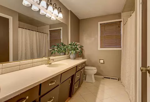 Bath - 3149 N Durkee St, Appleton, WI 54911 photo 1 of 1