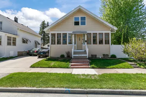 935 W 8th Ave, Oshkosh, WI 54902