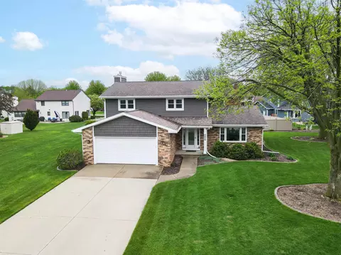 1851 Cricket Ct, Neenah, WI 54956