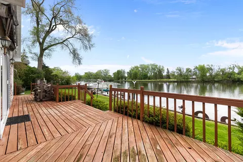 Exterior - 728 E River Dr, Omro, WI 54963 photo 3 of 9