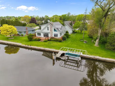 728 E River Dr, Omro, WI 54963