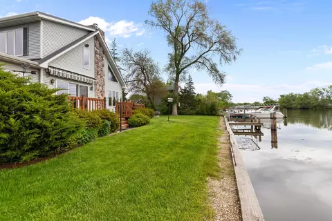 Exterior - 728 E River Dr, Omro, WI 54963 photo 6 of 9