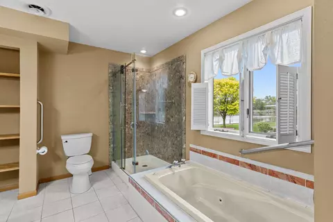 Bath - 728 E River Dr, Omro, WI 54963 photo 3 of 5