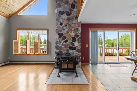 Living - 728 E River Dr, Omro, WI 54963 photo 2 of 8