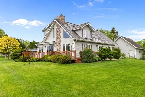 Exterior - 728 E River Dr, Omro, WI 54963 photo 7 of 9