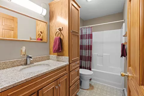 Bath - 728 E River Dr, Omro, WI 54963 photo 5 of 5