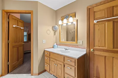 Bath - 728 E River Dr, Omro, WI 54963 photo 2 of 5