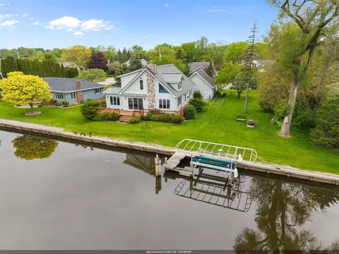 728 E River Dr, Omro, WI 54963